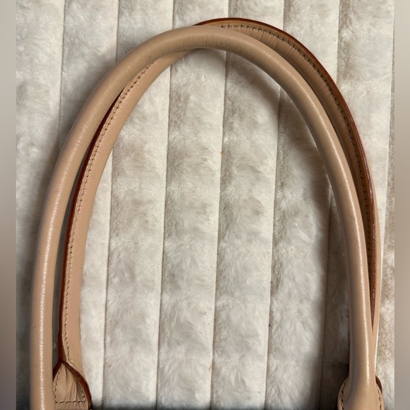 Kate Spade patent leather tote. - Picture 11 of 12